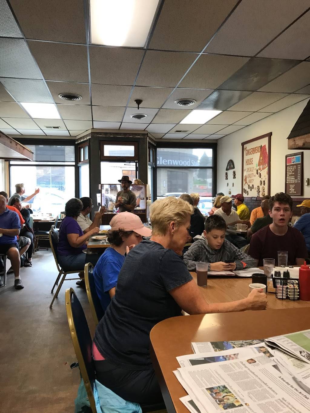 Gingerbread House Cafe | restaurant | 3 Franklin St N, Glenwood, MN 56334, USA | 3206344969 OR +1 320-634-4969