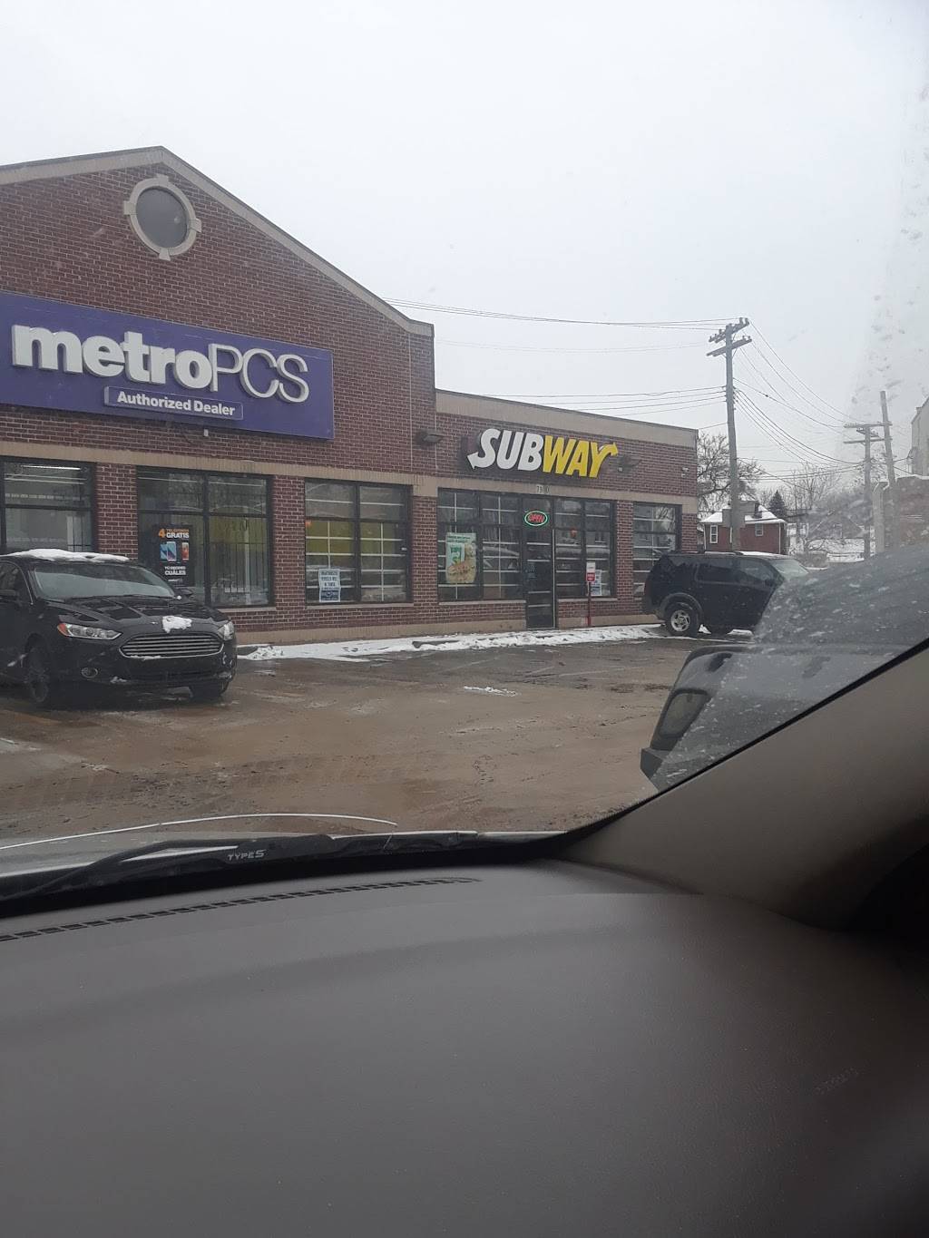 Subway | restaurant | 7300 Michigan Ave, Detroit, MI 48210, USA | 3132976690 OR +1 313-297-6690