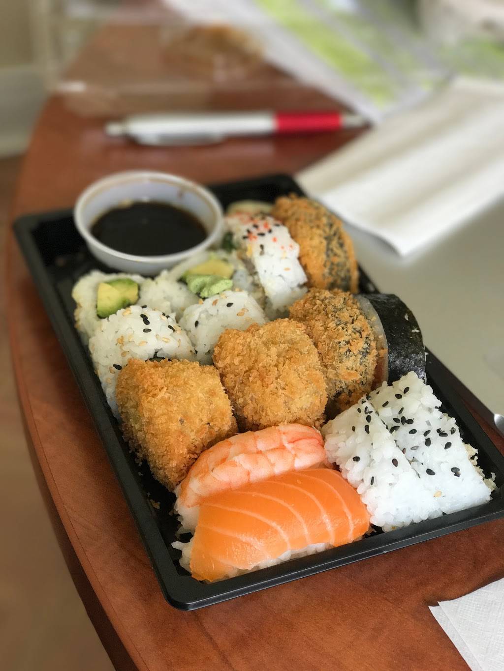 Sushi Star | restaurant | 5533 Av de Monkland, Montréal, QC H4A 1C8, Canada | 5144896194 OR +1 514-489-6194