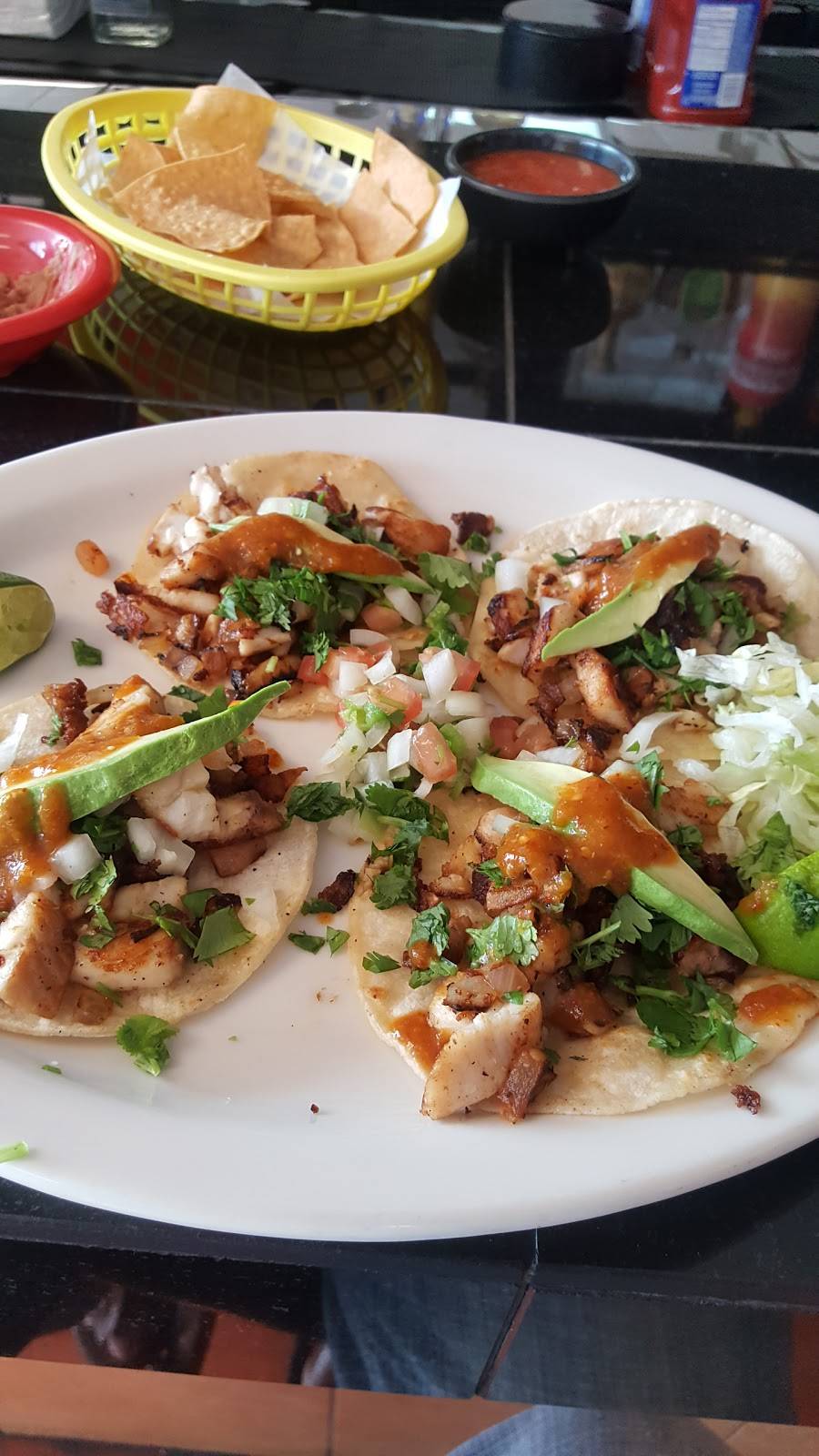 Los Molcajetes Taqueria | restaurant | 100 Knox Ct, Denver, CO 80219, USA | 3039340354 OR +1 303-934-0354