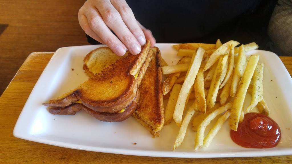 Applebees Grill + Bar | restaurant | 125 S Randall Rd, Elgin, IL 60123, USA | 8476974897 OR +1 847-697-4897