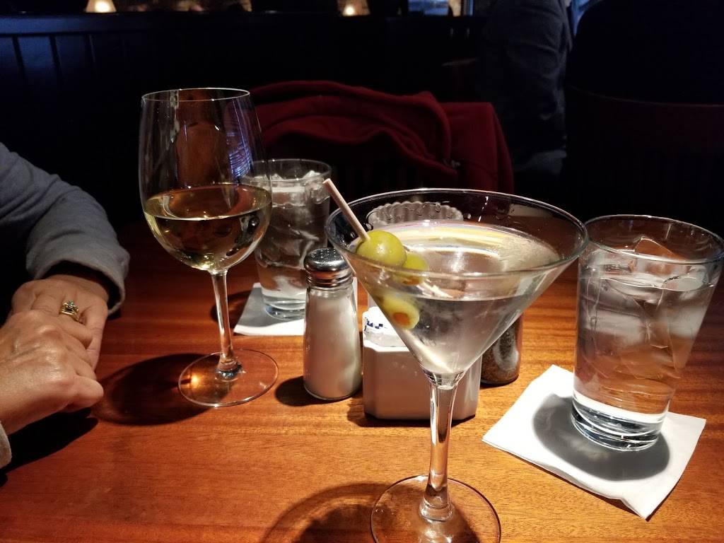 Charlestons Restaurant | restaurant | 13851 FNB Pkwy, Omaha, NE 68154, USA | 4024310023 OR +1 402-431-0023