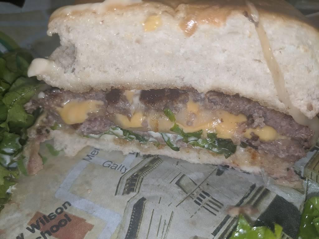 Wahlburgers @ Hy-vee | restaurant | 301 NE Rice Rd, Lees Summit, MO 64086, USA | 8163473526 OR +1 816-347-3526