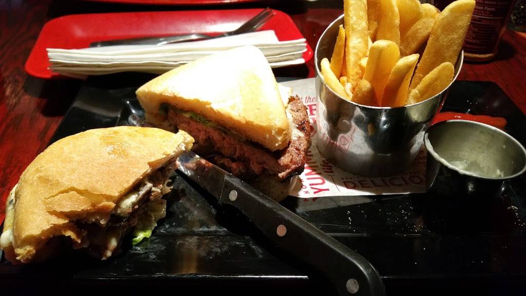 Red Robin Gourmet Burgers and Brews | meal takeaway | 701 Russell Ave, Gaithersburg, MD 20877, USA | 2406318777 OR +1 240-631-8777
