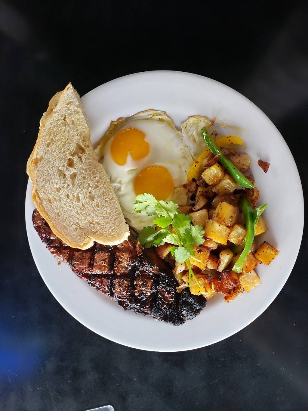 IB Forum Sports Bar & Grill | restaurant | 1079 Seacoast Dr, Imperial Beach, CA 91932, USA | 6194297507 OR +1 619-429-7507