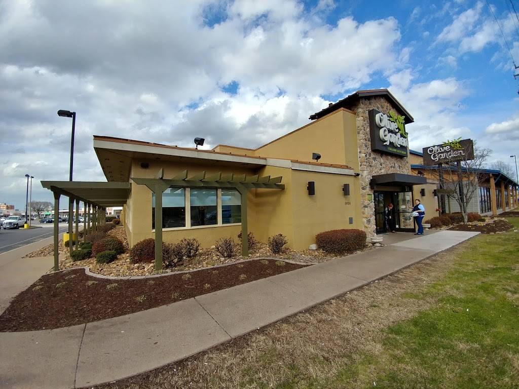 Olive Garden Italian Restaurant | meal takeaway | JANAF SHOPPING CENTER, 5920, E Virginia Beach Blvd, Norfolk, VA 23502, USA | 7574555875 OR +1 757-455-5875