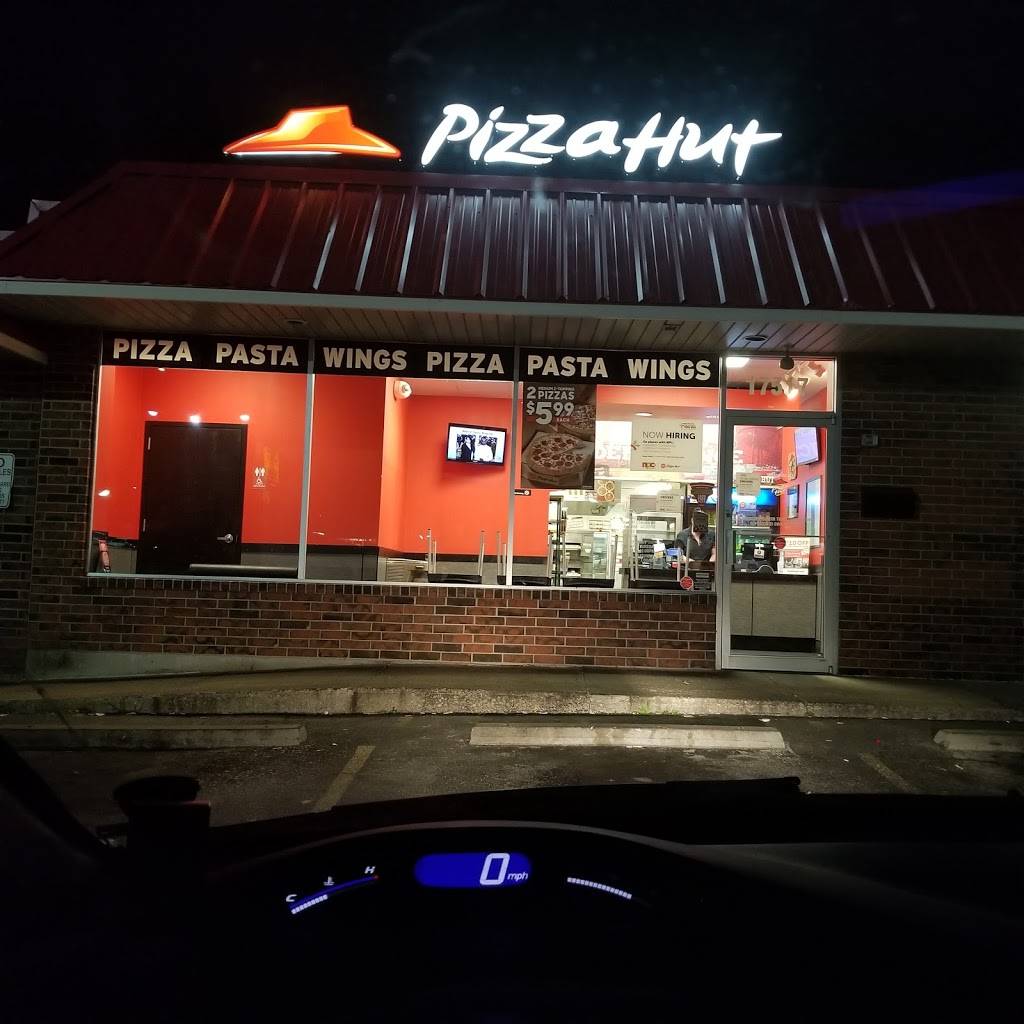 Pizza Hut | meal delivery | 17517 E US Hwy 24, Independence, MO 64056, USA | 8162577629 OR +1 816-257-7629