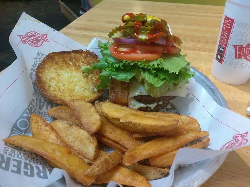 Fuddruckers | restaurant | 340 3rd Ave, Chula Vista, CA 91910, USA | 6194204881 OR +1 619-420-4881