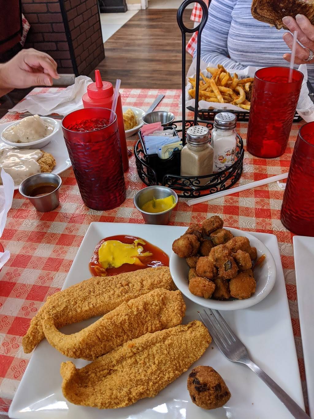 Kimberlys | restaurant | 200 N Lockard St, Blytheville, AR 72315, USA | 8708246630 OR +1 870-824-6630