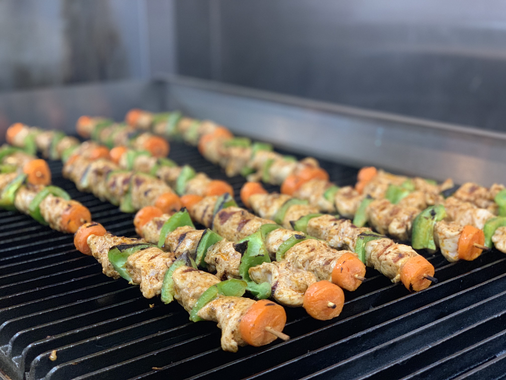 Mr Seas Fresh Fish & Seafood | restaurant | 12500 E Warren Ave, Detroit, MI 48215, USA | 3133315277 OR +1 313-331-5277