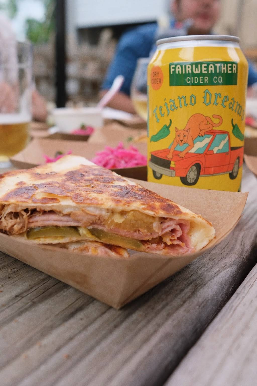 Mojo Food Truck ATX | restaurant | 2400 Patterson Industrial Dr, Austin, TX 78660, USA | 5129104099 OR +1 512-910-4099