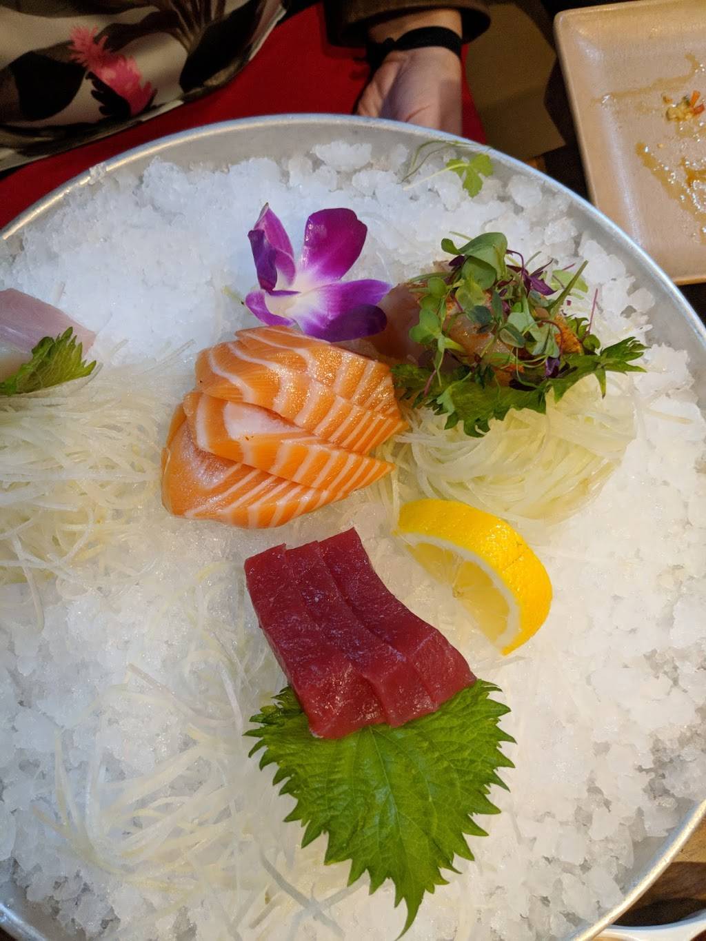 Chomp Rockin | restaurant | 181 E Commonwealth Ave, Fullerton, CA 92832, USA | 7147383511 OR +1 714-738-3511