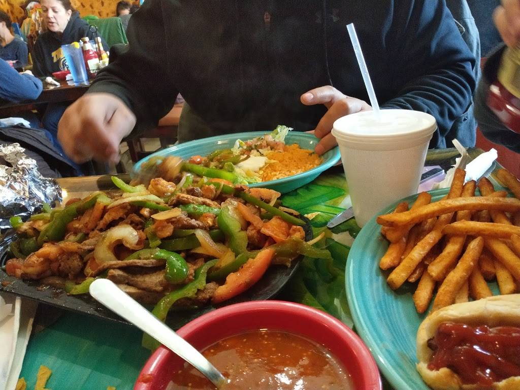 Los Tres Hermanos | restaurant | 31 N Wisconsin St, Elkhorn, WI 53121, USA | 2623791658 OR +1 262-379-1658