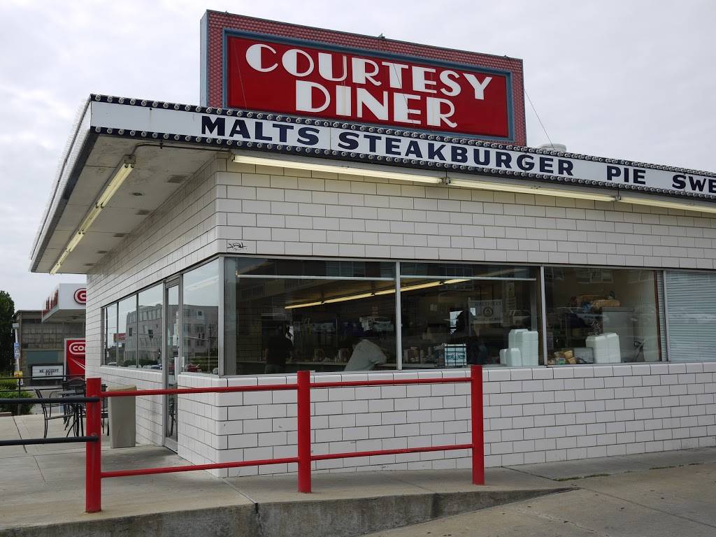 Courtesy Diner | restaurant | 3153 S Kingshighway Blvd, St. Louis, MO 63139, USA | 3147769059 OR +1 314-776-9059