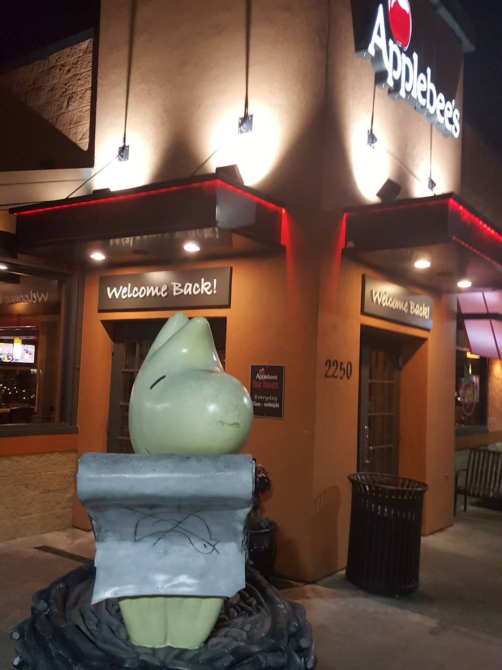 Applebees Grill + Bar | restaurant | 2250 Santa Rosa Ave, Santa Rosa, CA 95407, USA | 7075760552 OR +1 707-576-0552