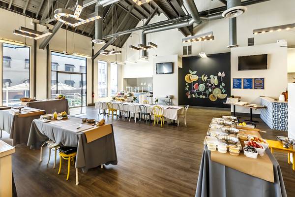 Food & Bounty Catering - Chef Helen Cavallo | restaurant | 1438 N Gower St, Hollywood, CA 90028, USA | 3234683190 OR +1 323-468-3190