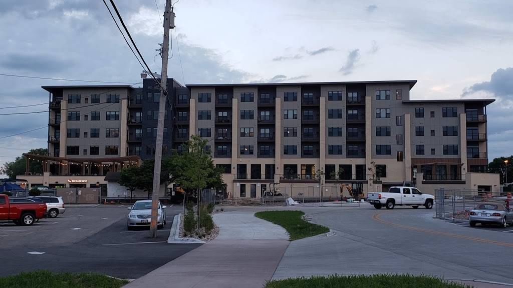 Buck & Honeys - Monona | restaurant | 800 W Broadway Suite 300, Monona, WI 53713, USA | 6084782618 OR +1 608-478-2618