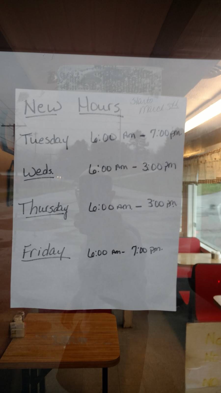 Donnas Diner | restaurant | 1001 Kingston St, Lenoir City, TN 37771, USA | 8658166035 OR +1 865-816-6035