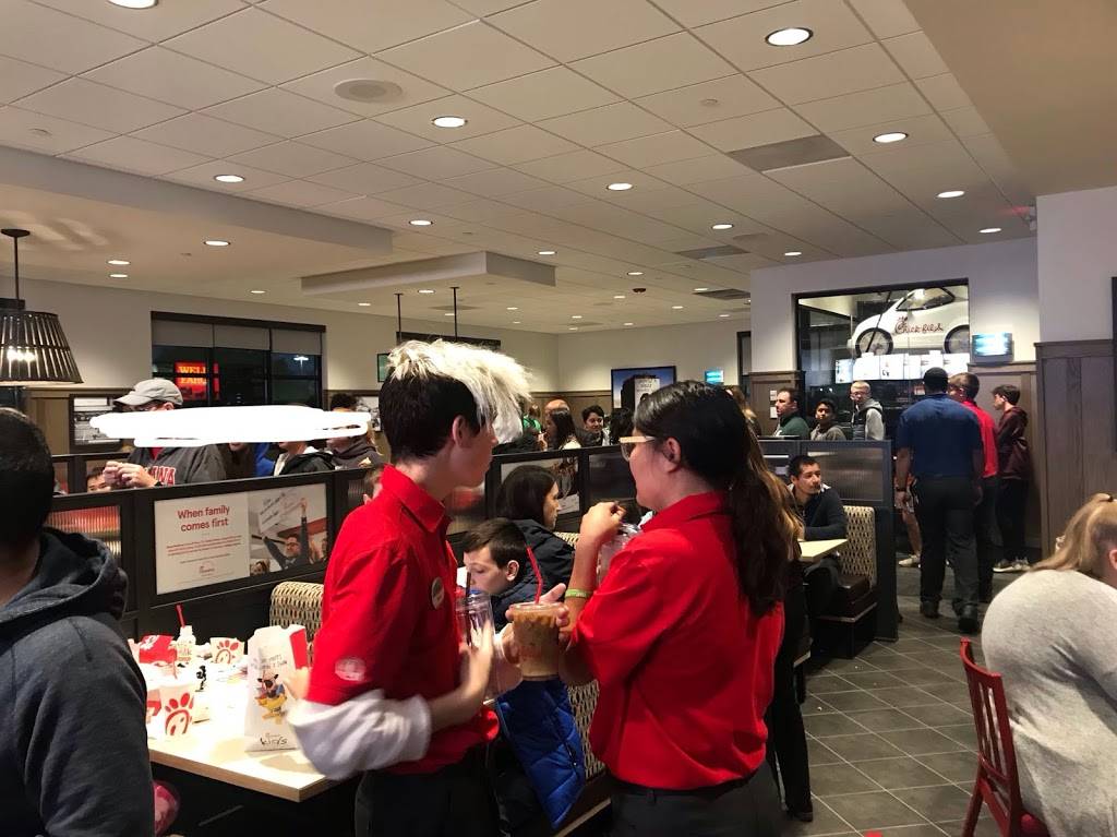 Chick-fil-A | restaurant | 5650 W Touhy Ave, Niles, IL 60714, USA | 8336378872 OR +1 833-637-8872