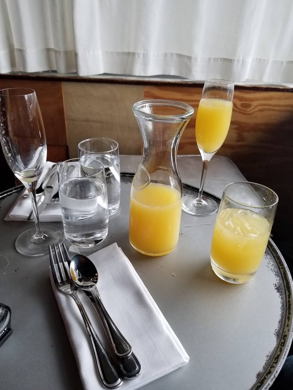 Franks Oyster House & Champagne Parlor | restaurant | 2616 NE 55th St, Seattle, WA 98105, USA | 2065250220 OR +1 206-525-0220