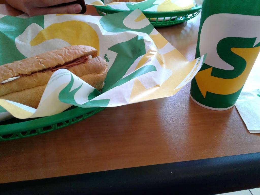 Subway Restaurants | restaurant | 31690 Mound Rd, Warren, MI 48092, USA | 5869391000 OR +1 586-939-1000