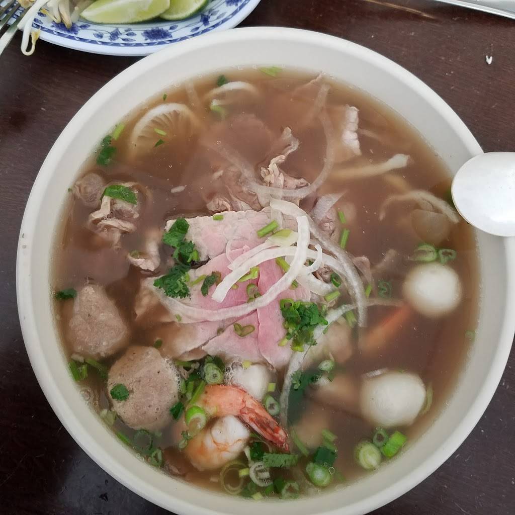 Pho n Seafood | restaurant | 924 N Court St, Visalia, CA 93291, USA | 5597323663 OR +1 559-732-3663
