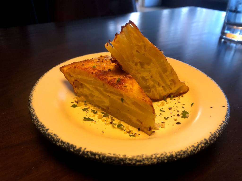 Paloma Bar de Tapas | restaurant | 805 Chestnut St, Chattanooga, TN 37402, USA | 4234983190 OR +1 423-498-3190