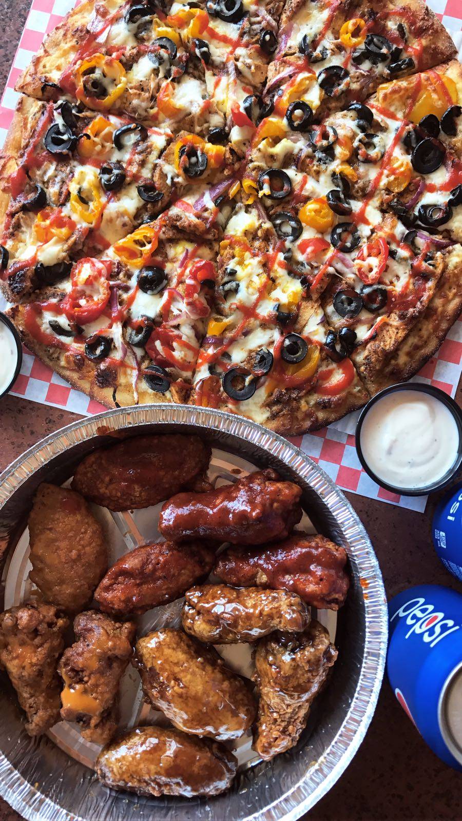 Manis Pizza & Wings | restaurant | 4665 Central Pkwy E #11, Mississauga, ON L4Z 2V5, Canada | 9055683333 OR +1 905-568-3333