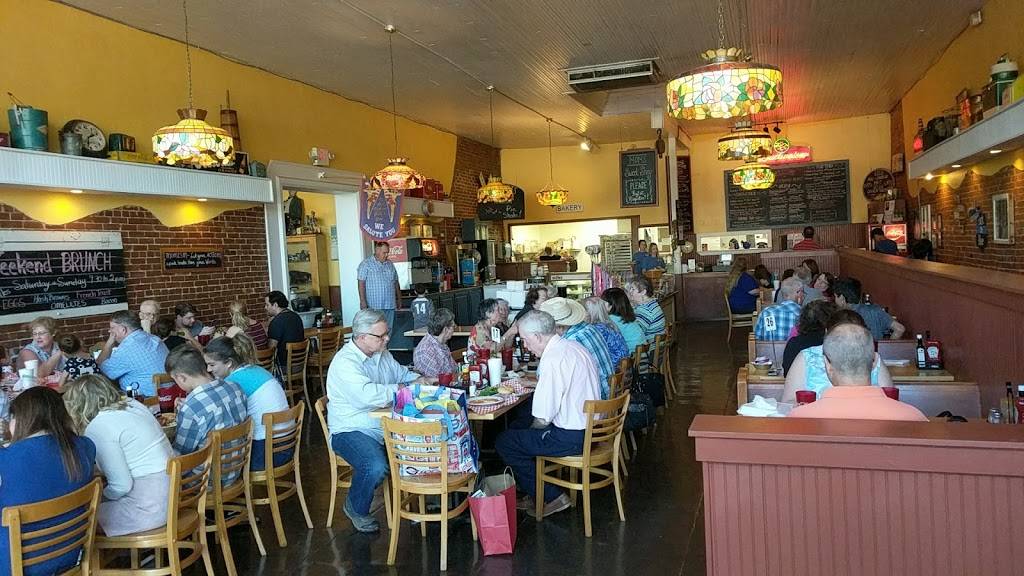 World Famous MOMS | restaurant | 204 S Main St, Aubrey, TX 76227, USA | 9402024940 OR +1 940-202-4940