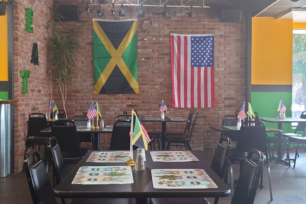 Gar and Mar Jamaican American Cuisine | restaurant | 10 Seminary St, Berea, OH 44017, USA | 4404039252 OR +1 440-403-9252