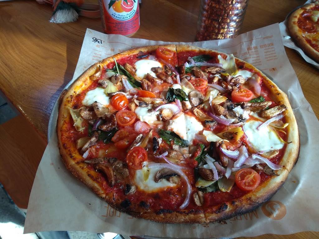 Blaze Pizza | meal takeaway | 32240 Temecula Pkwy, Temecula, CA 92592, USA | 9517893202 OR +1 951-789-3202