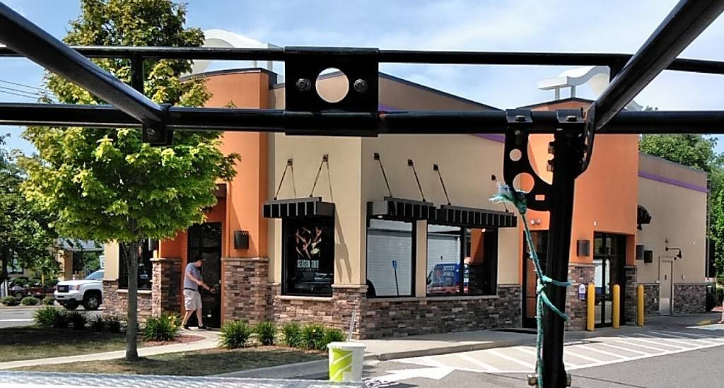 Taco Bell | meal takeaway | 29925 Orchard Lake Rd, Farmington Hills, MI 48334, USA | 2486262118 OR +1 248-626-2118