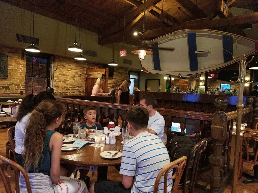 Chadwicks | restaurant | 203 Strand St, Alexandria, VA 22314, USA | 7038364442 OR +1 703-836-4442