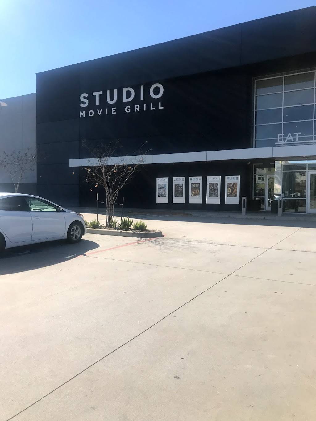 Studio Movie Grill Pearland | restaurant | 8440 S Sam Houston Pkwy E, Houston, TX 77075, USA | 7138212400 OR +1 713-821-2400