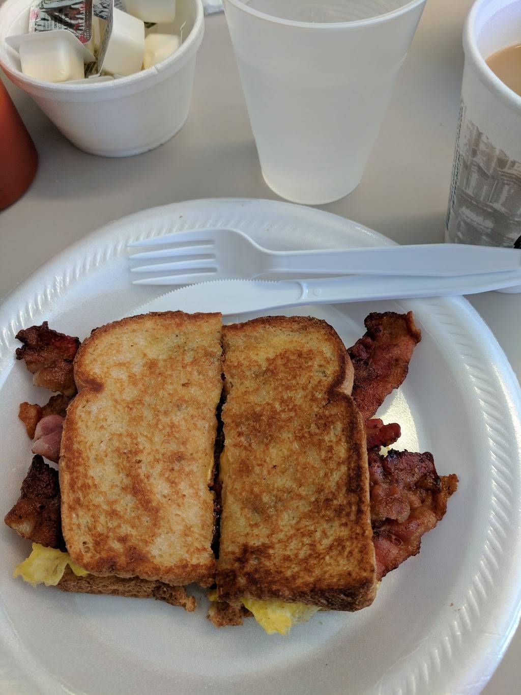 Dougs Dinner Bucket | restaurant | 2008, 5730 Akron Cleveland Rd, Hudson, OH 44236, USA | 3306538184 OR +1 330-653-8184