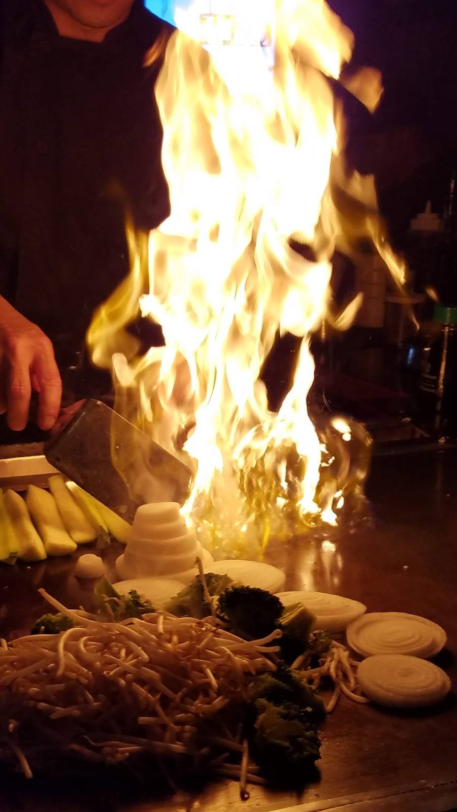 Tsunami Sushi | restaurant | 17236 Pacific Coast Hwy, Huntington Beach, CA 92649, USA | 5625925806 OR +1 562-592-5806