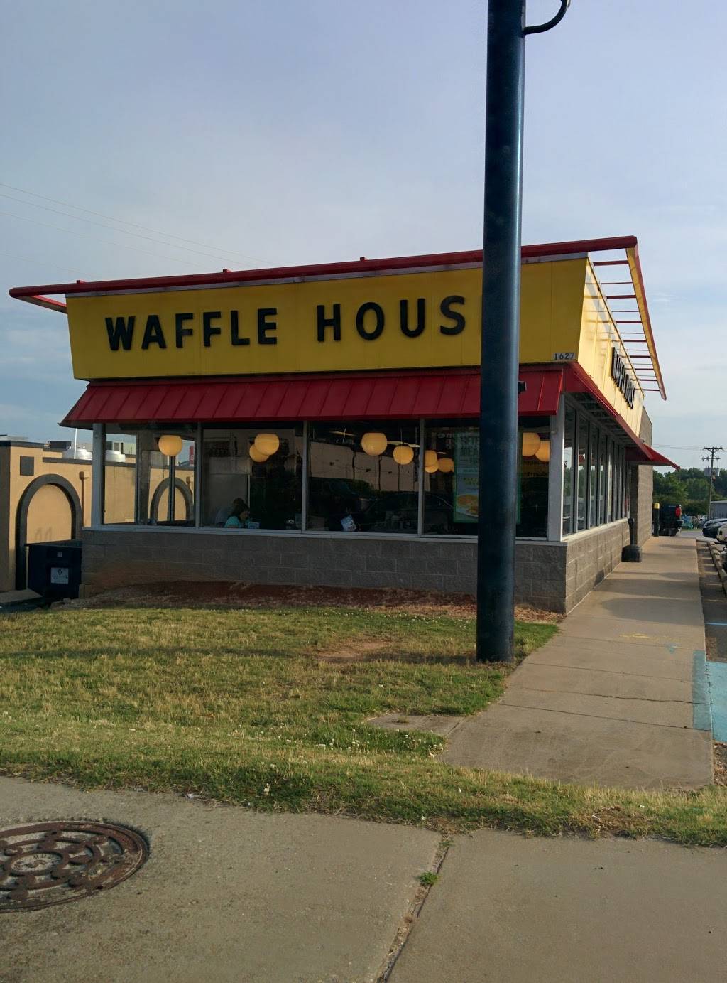 Waffle House | meal takeaway | 1627 Woodruff Rd, Greenville, SC 29607, USA | 8642890682 OR +1 864-289-0682
