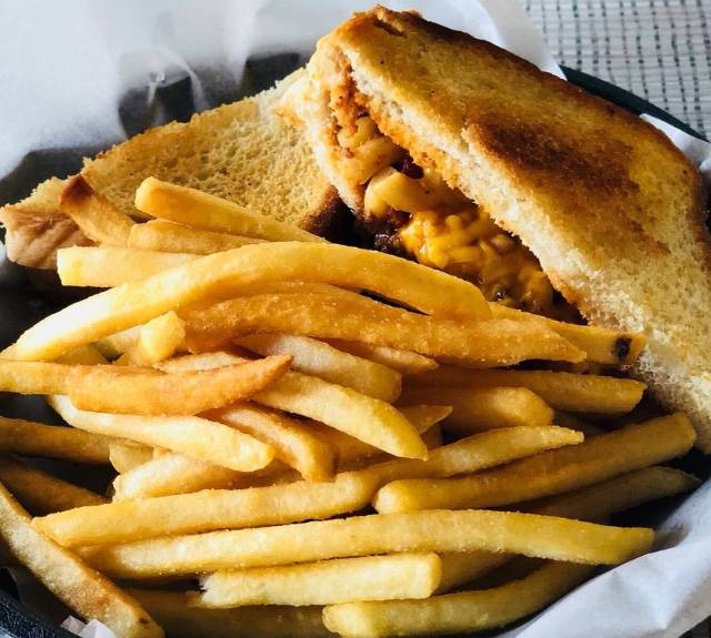 Chicago Hot Dog & Co. | restaurant | 1009 Davis St, Evanston, IL 60201, USA | 8478688569 OR +1 847-868-8569