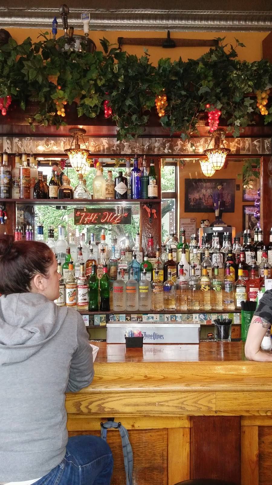 The Dizz | restaurant | 300 W 30th St, Baltimore, MD 21211, USA | 4438695864 OR +1 443-869-5864