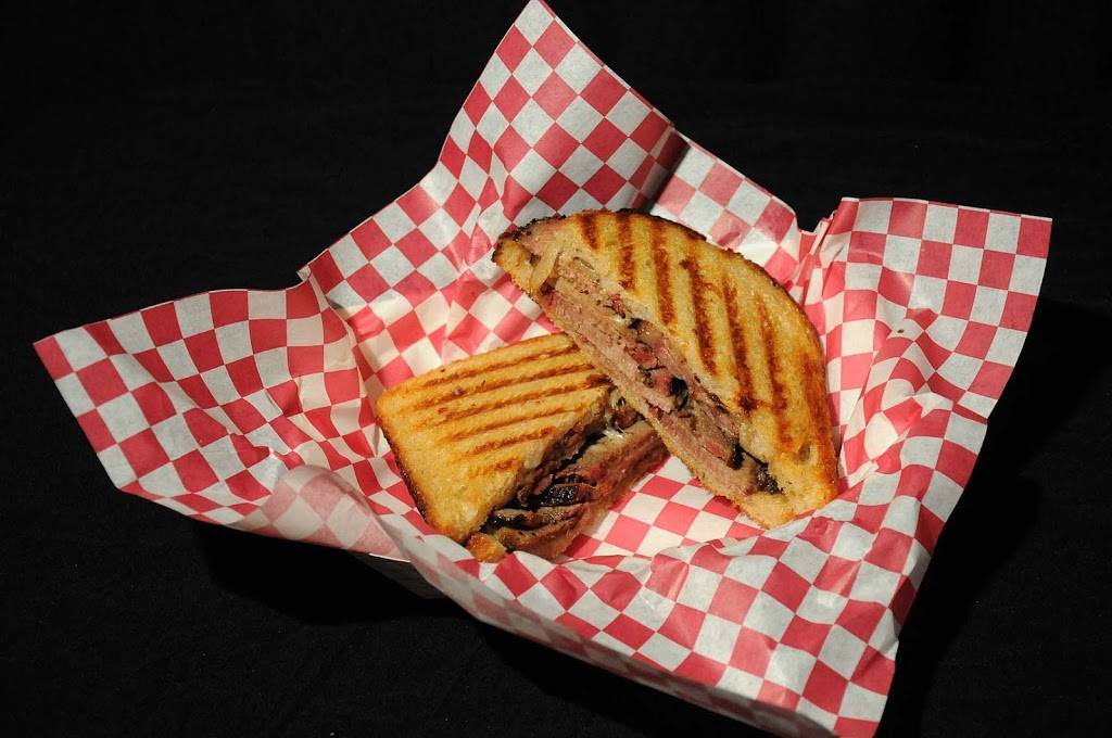 Smoken BBQ Pitts LLC | restaurant | Newbo City Market, 1100 3rd St SE, Cedar Rapids, IA 52401, USA | 3199810237 OR +1 319-981-0237