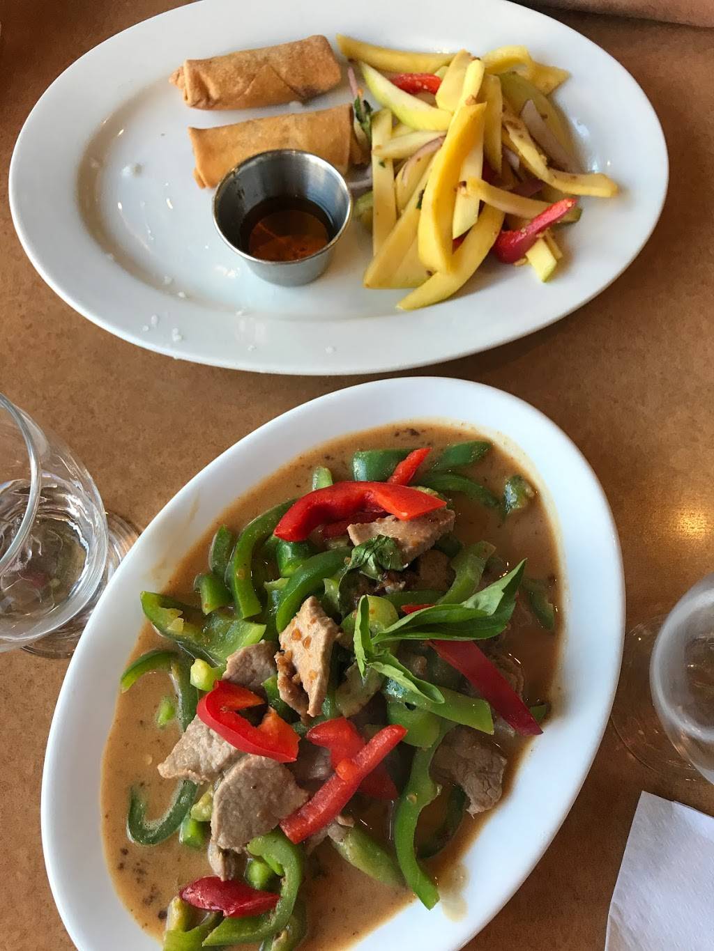 Restaurant Talay Thai | restaurant | 5697 Chemin de la Côte-des-Neiges, Montréal, QC H3S 1Y7, Canada | 5147392999 OR +1 514-739-2999