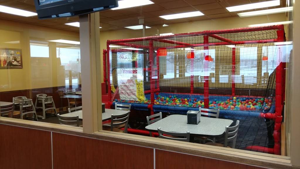 Hardees | restaurant | 2328 Humes Rd, Janesville, WI 53545, USA | 6087571557 OR +1 608-757-1557