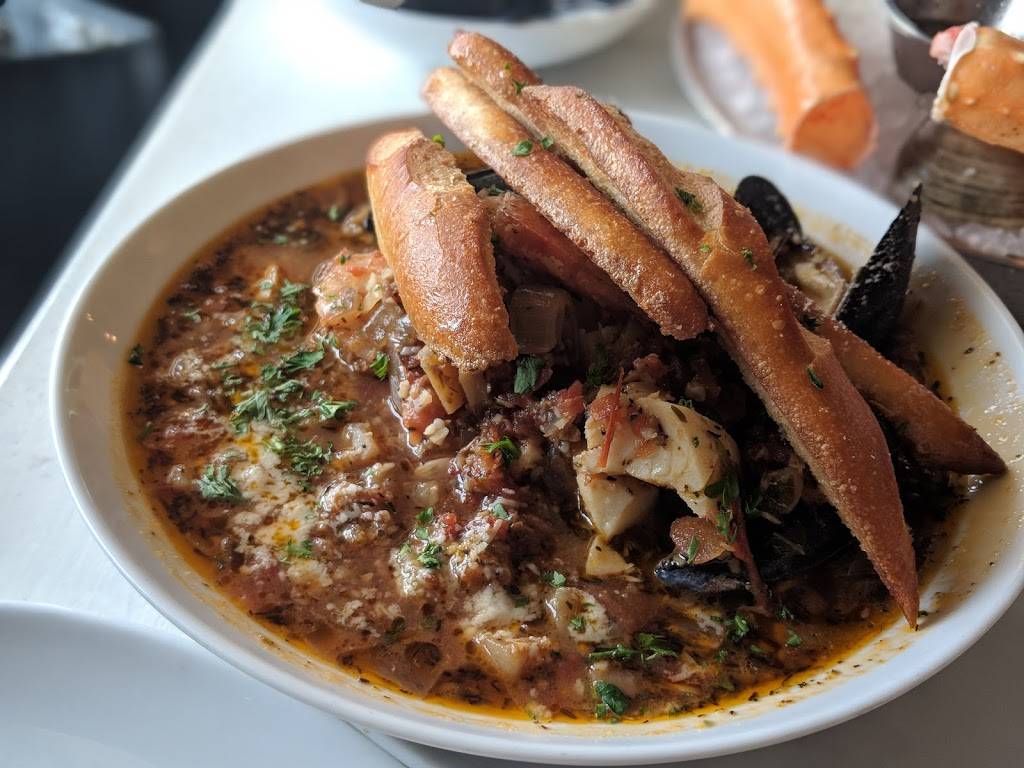 Shuck Oyster Bar | restaurant | 3313 Hyland Ave, Costa Mesa, CA 92626, USA | 9494200478 OR +1 949-420-0478