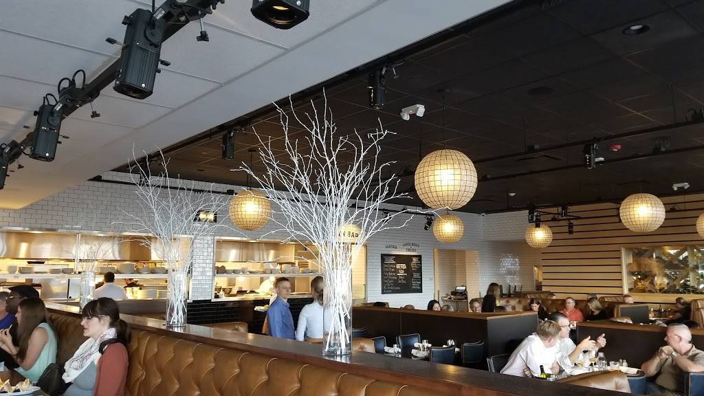 Ocean Blue Restaurant and Oyster Bar | restaurant | Landmarc Building, 118 Columbia St, Utica, NY 13502, USA | 3157352583 OR +1 315-735-2583