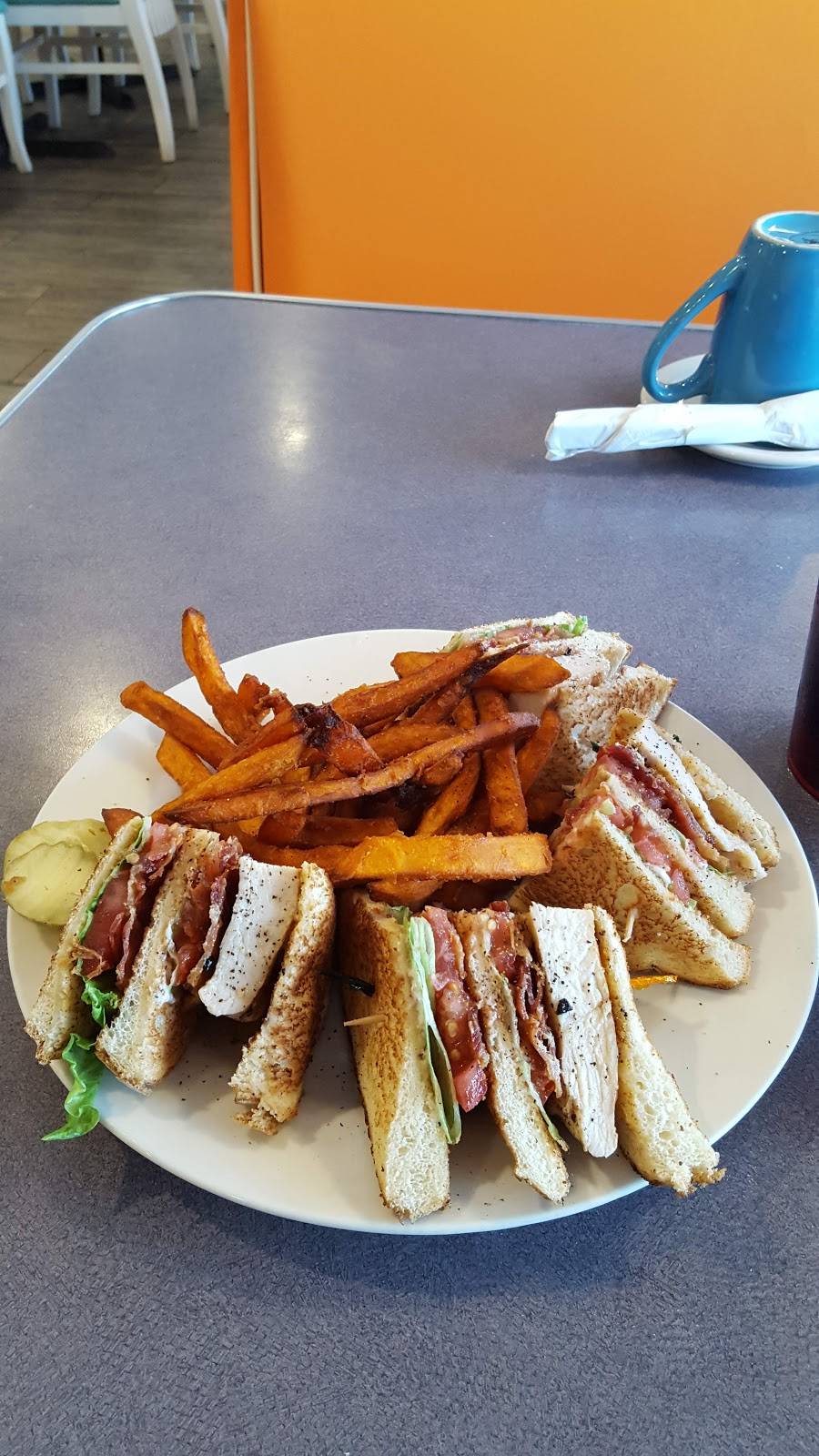 Sweeties Diner | restaurant | South 2625, 5998, US-1, Fort Pierce, FL 34982, USA | 7728283720 OR +1 772-828-3720