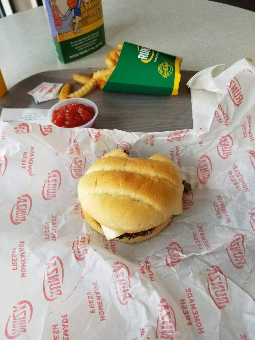 Runza Restaurant | restaurant | 4320 S 33rd St, Lincoln, NE 68516, USA | 4024886701 OR +1 402-488-6701