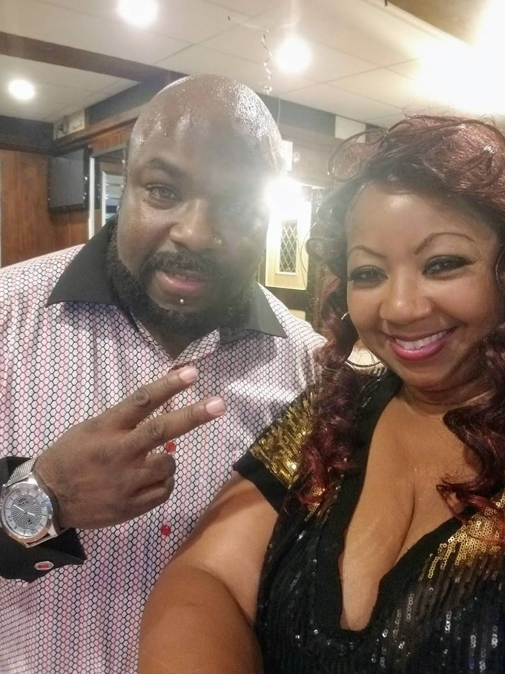 Ebony & Ivory Restaurant | restaurant | 5101 E 38th St, Indianapolis, IN 46218, USA | 3176026688 OR +1 317-602-6688