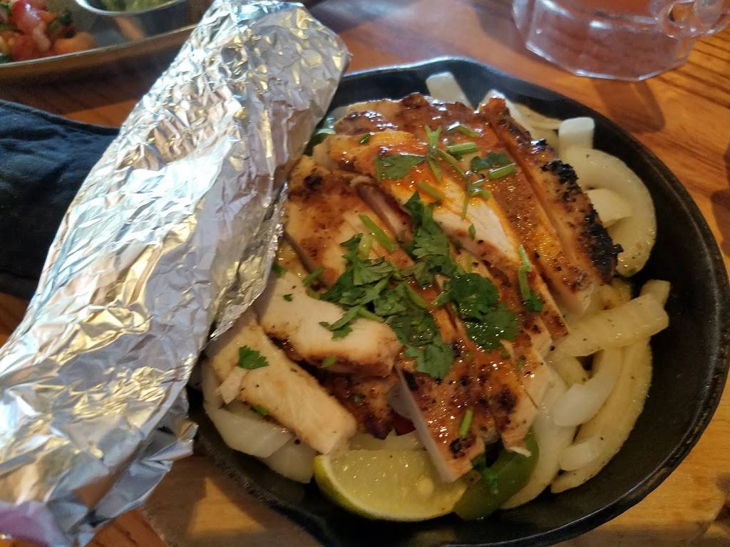 Chilis Grill & Bar | meal takeaway | 10040 W Happy Valley Rd, Peoria, AZ 85383, USA | 6235720107 OR +1 623-572-0107