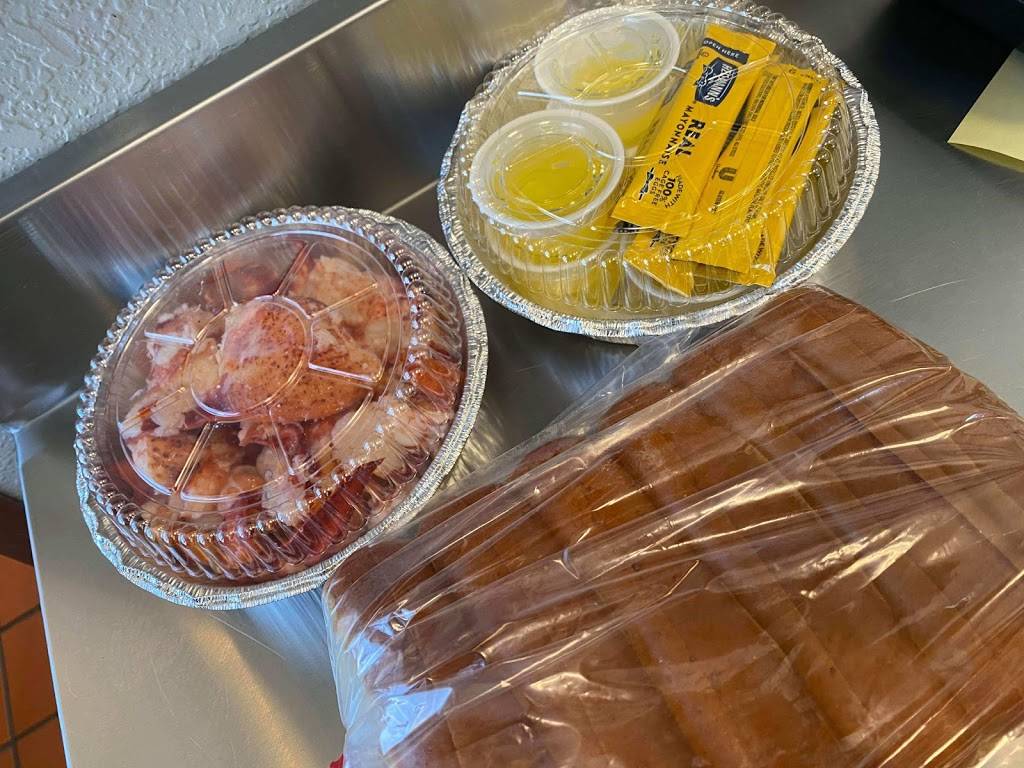 Gaskins barbecue and Lobster | restaurant | 15 Railroad Ave, York, ME 03909, USA | 2073614109 OR +1 207-361-4109