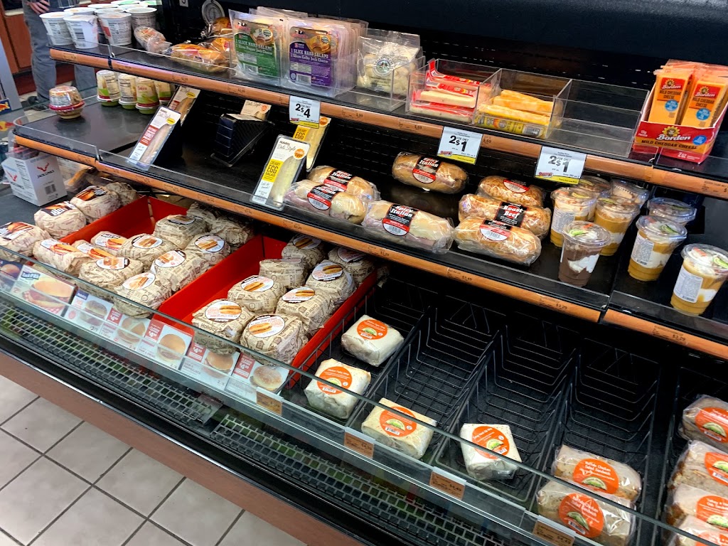 Holiday Stationstores | cafe | 9444 Lake Dr NE, Forest Lake, MN 55025, USA | 6514641904 OR +1 651-464-1904